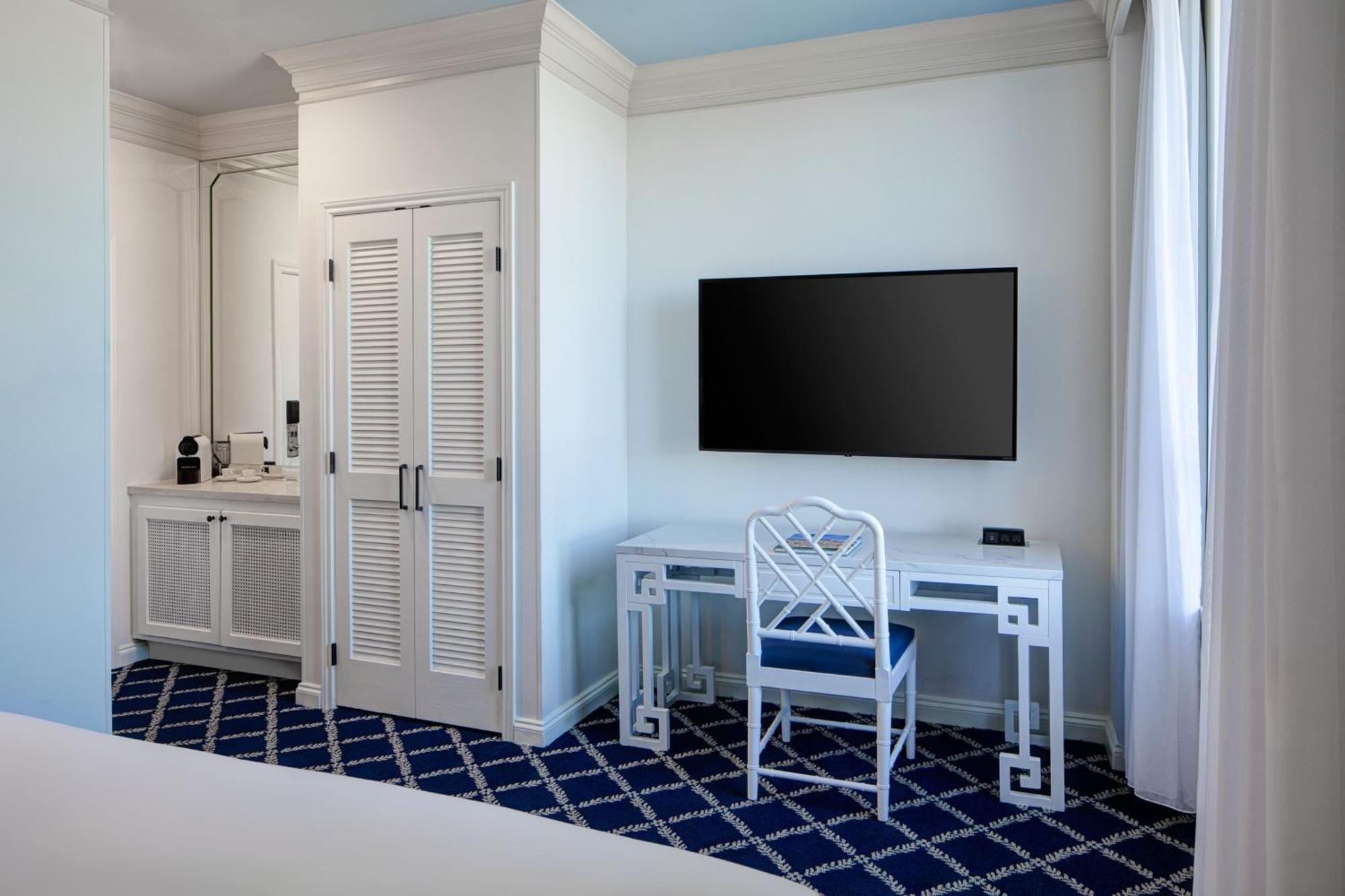 Deluxe King Room Ocean View Beachfront