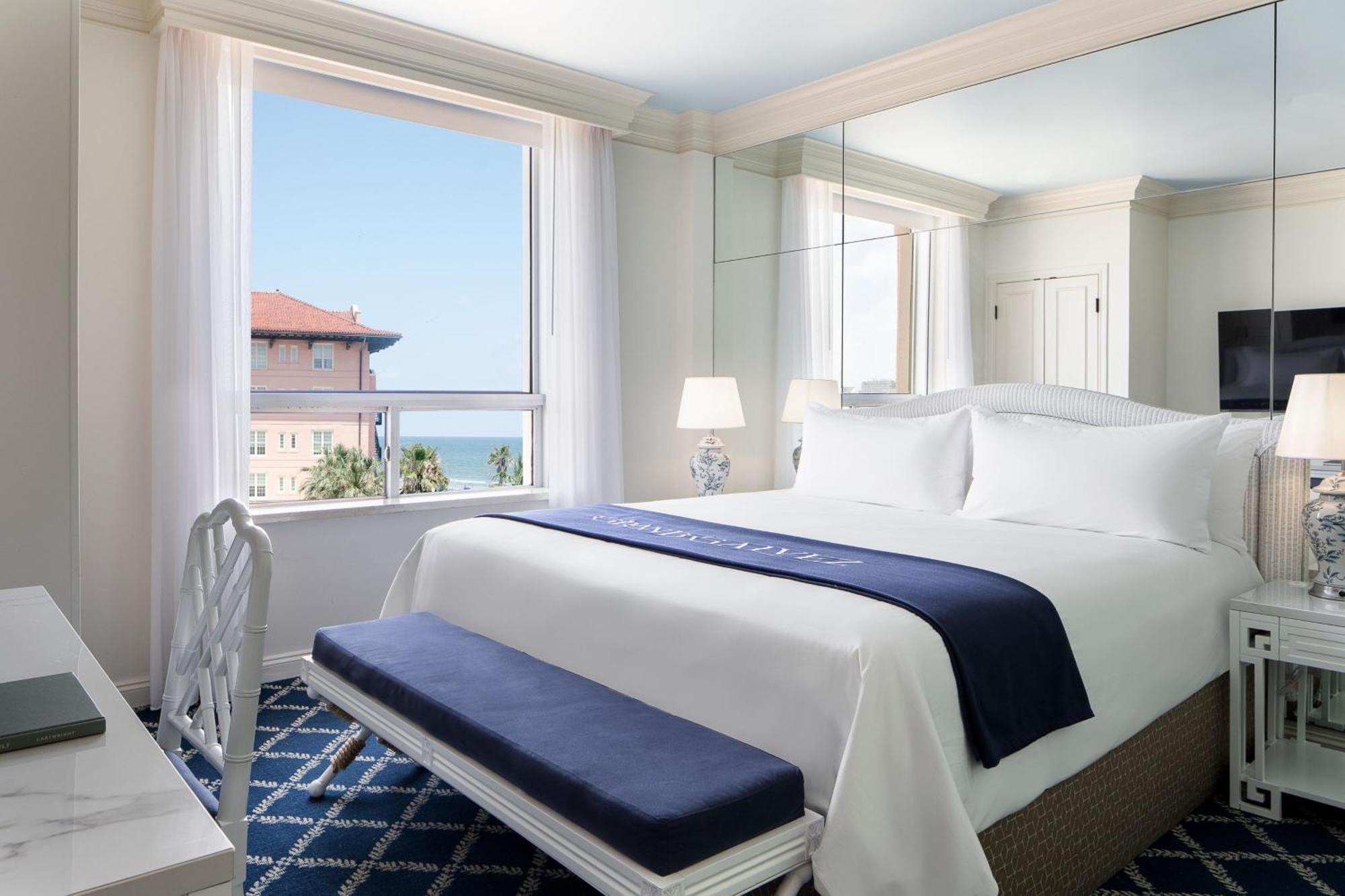 Deluxe King Room Partial Ocean View